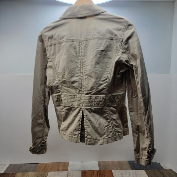 Women's Button Down Light Jacket - Picture 3 of 3